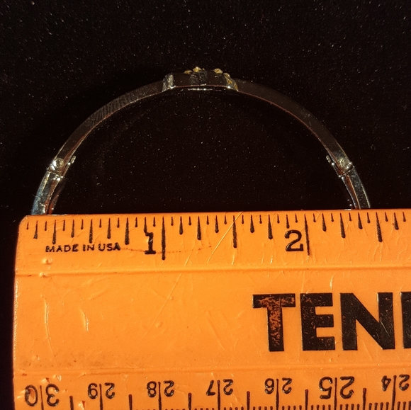 Betsey Johnson Bracelet - Picture 4 of 4